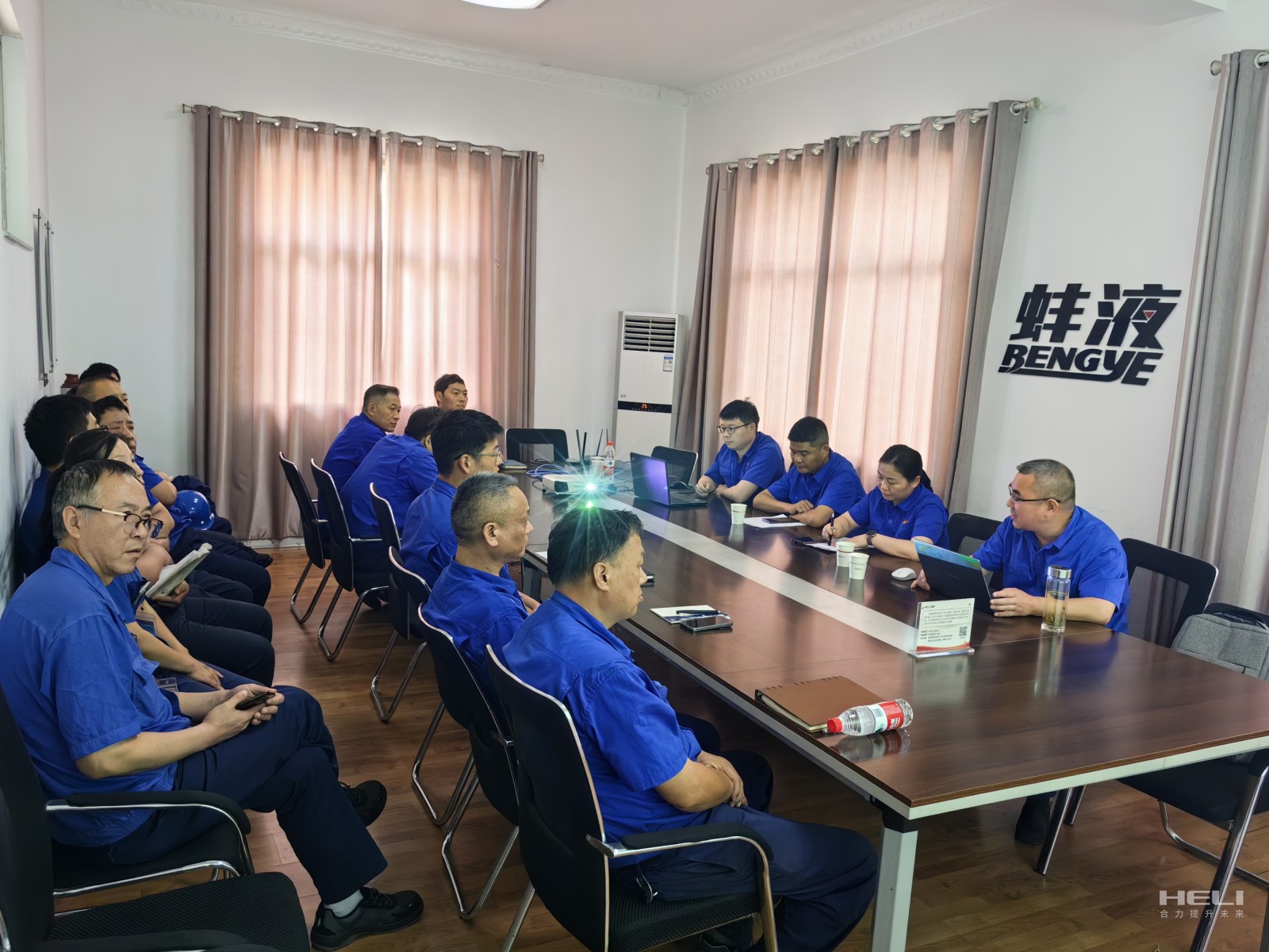 班組長交流、答疑解惑.jpg 班組長交流、答疑解惑.jpg