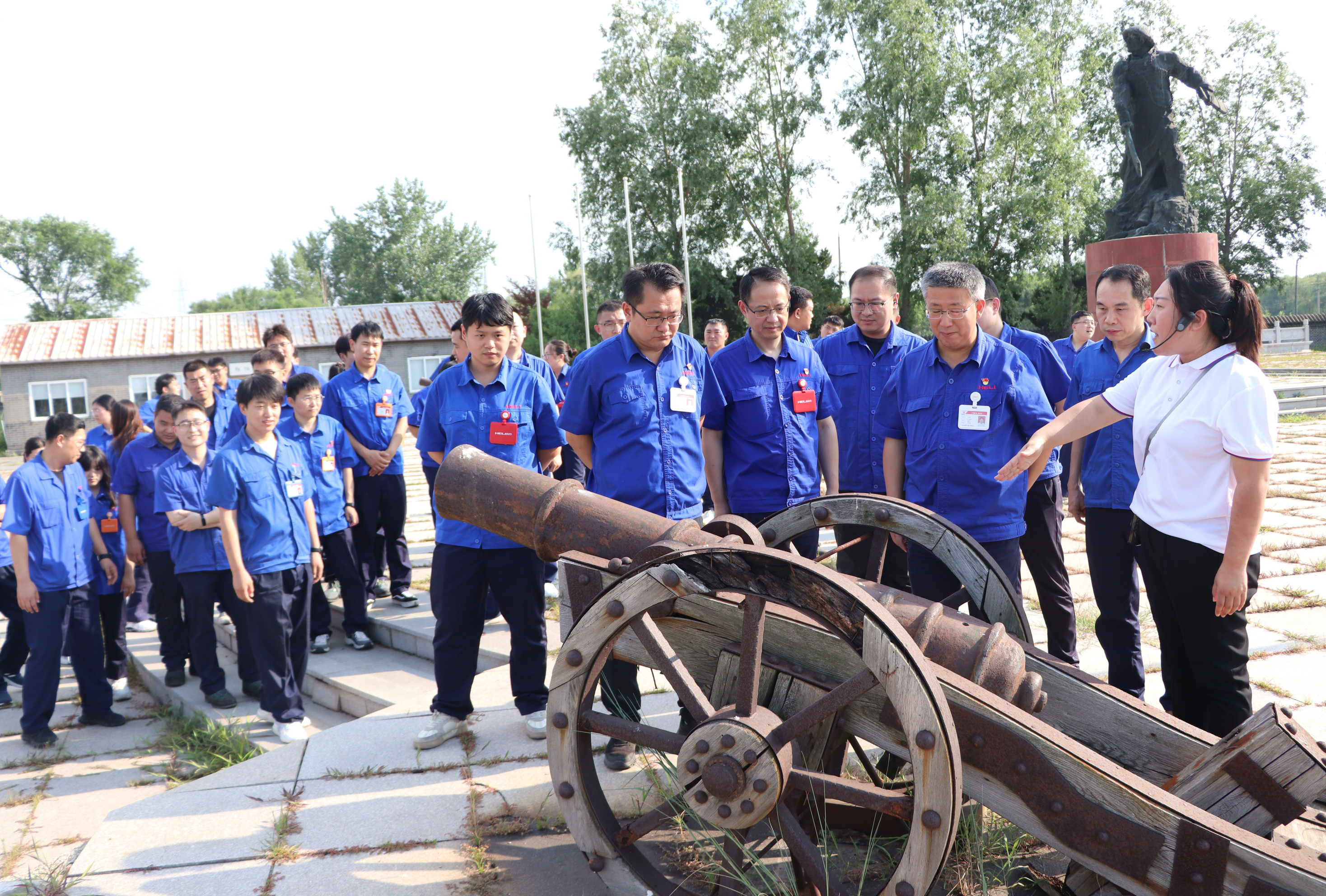 2.參觀現(xiàn)場1.JPG 2.參觀現(xiàn)場1.JPG