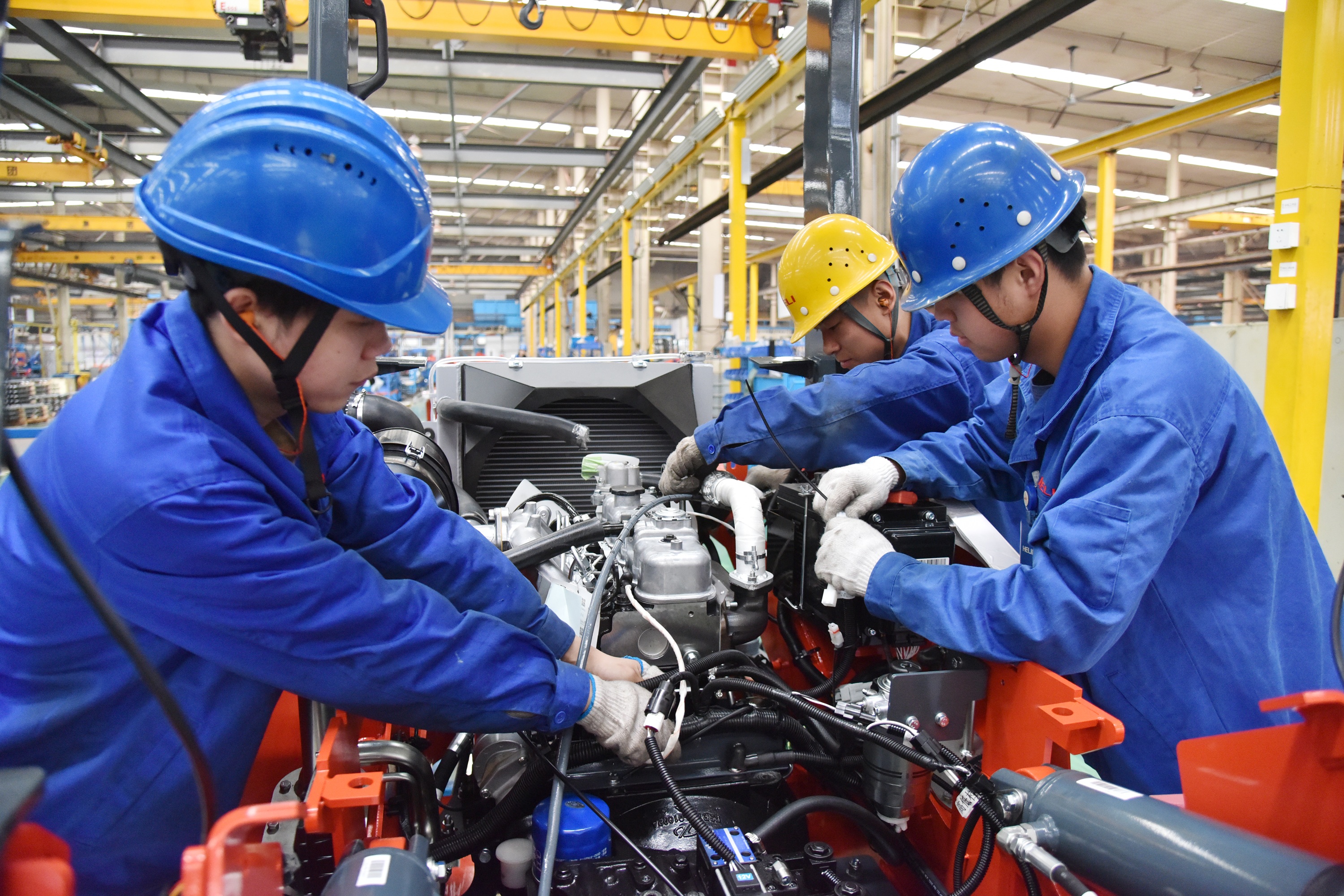 7.大噸位車型裝配現場.jpg 7.大噸位車型裝配現場.jpg