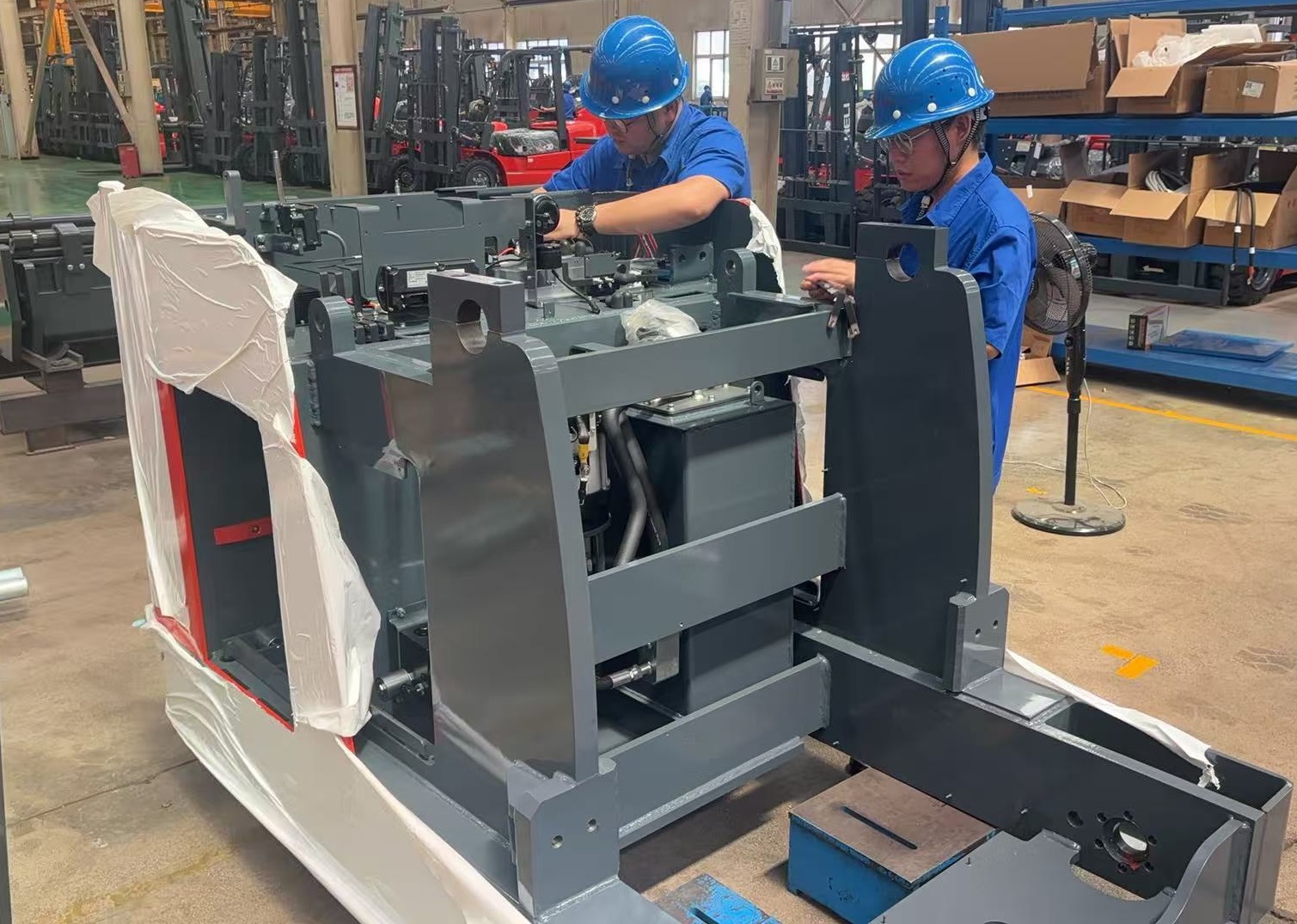 圖2 站架式人下行三向車車架焊接、裝配指導 左2圖.jpg 圖2 站架式人下行三向車車架焊接、裝配指導 左2圖.jpg