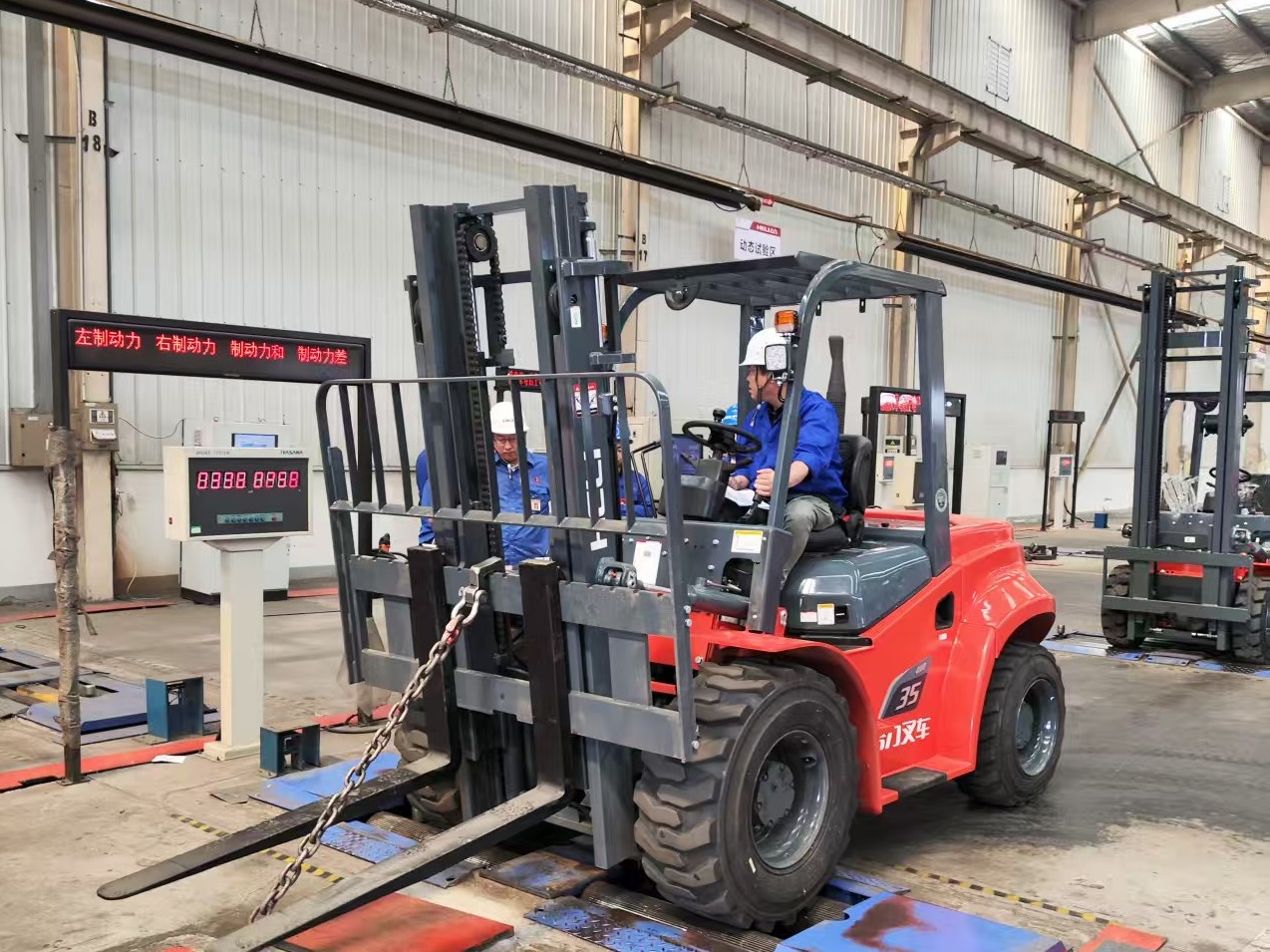 圖5 經濟型越野車總部專家指導 左1圖.jpg 圖5 經濟型越野車總部專家指導 左1圖.jpg