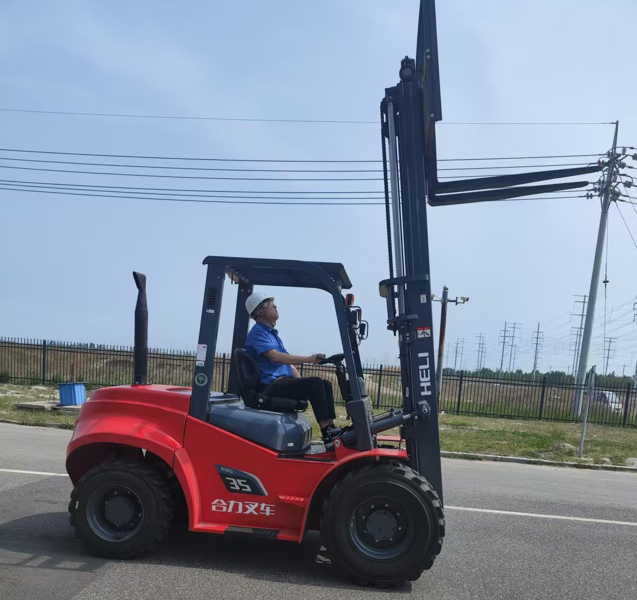 圖6 經濟型越野車總部專家指導 左2圖.jpg 圖6 經濟型越野車總部專家指導 左2圖.jpg