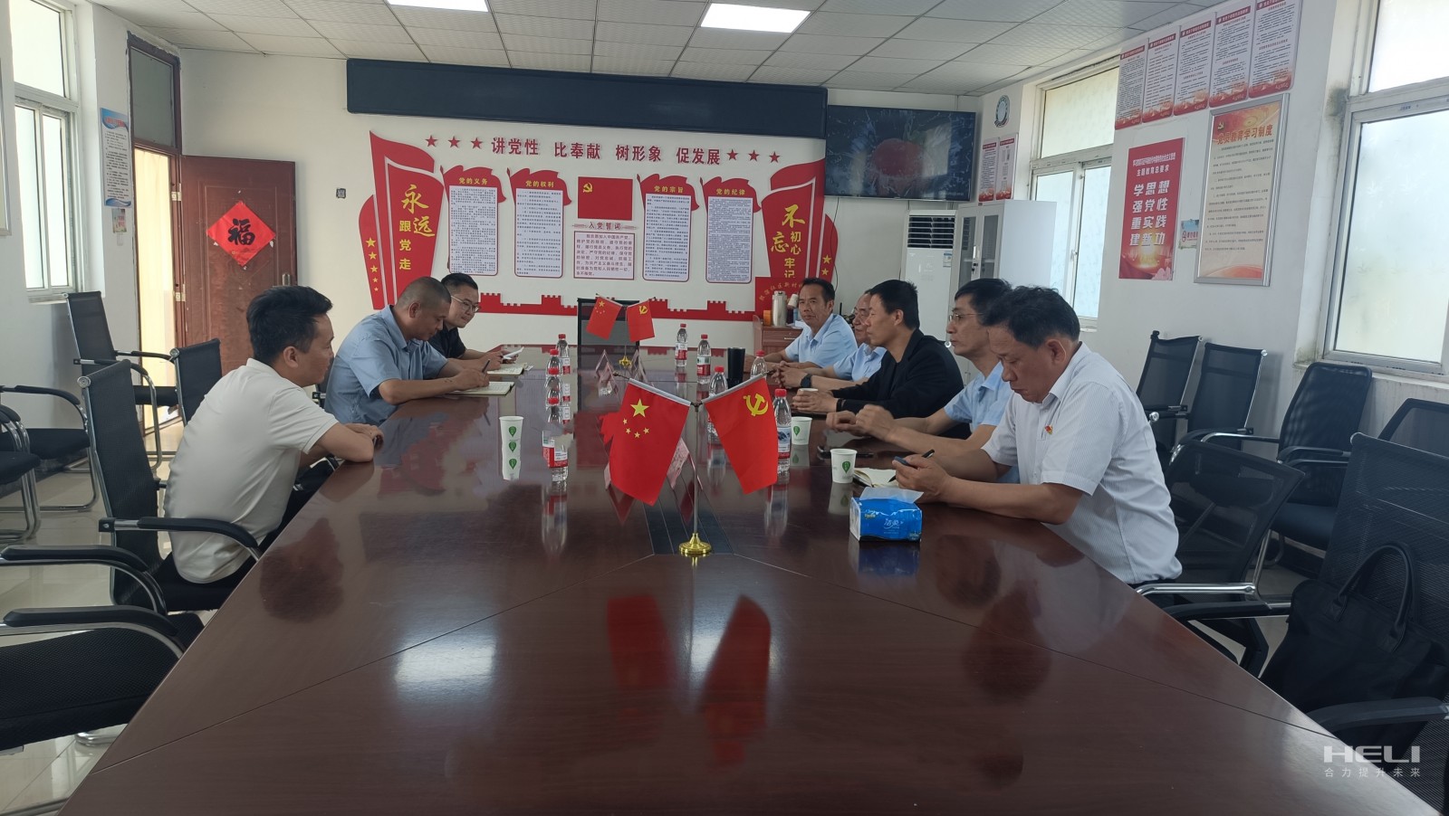 召開座談會.jpg 召開座談會.jpg