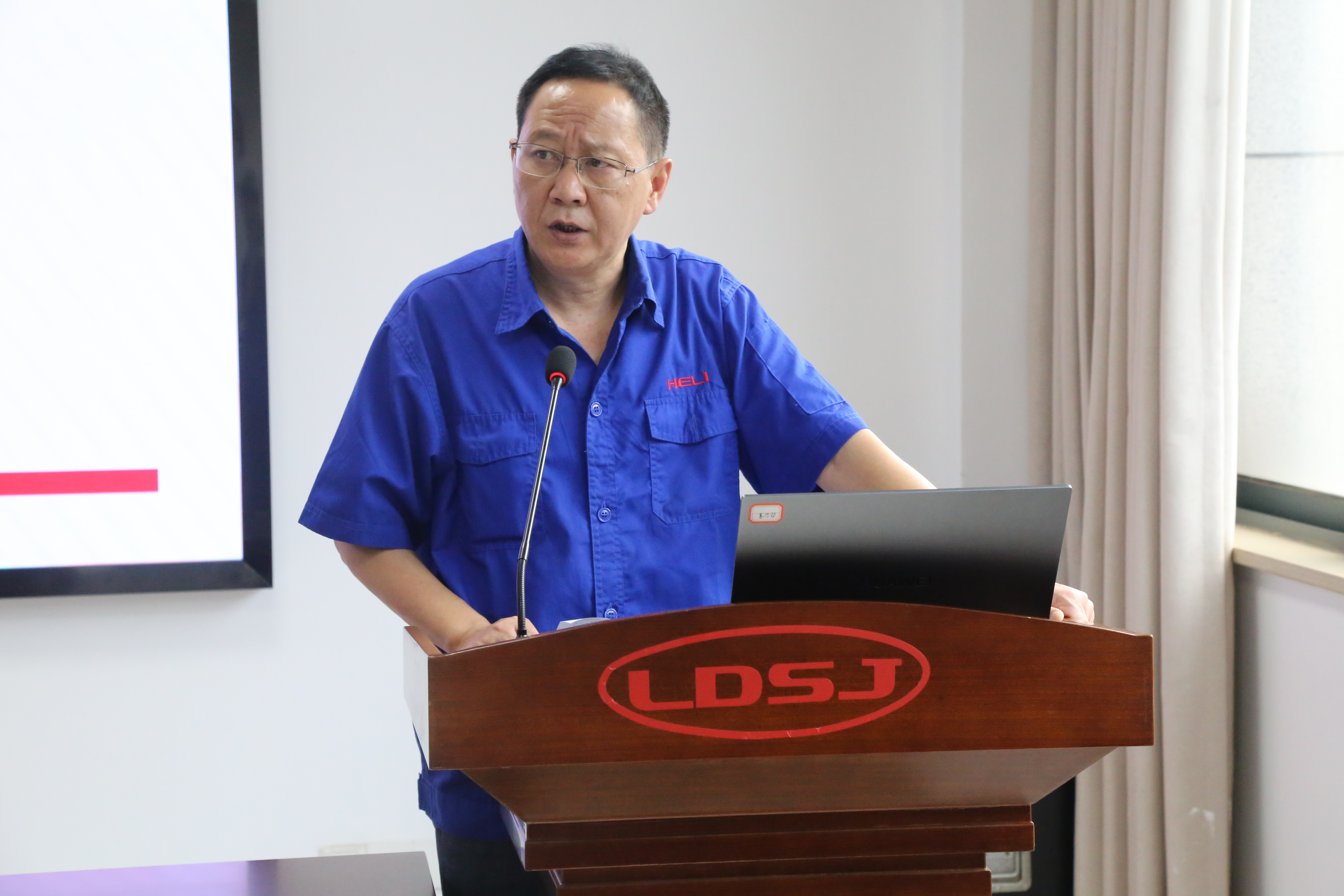 領(lǐng)導(dǎo)講話.png 領(lǐng)導(dǎo)講話.png